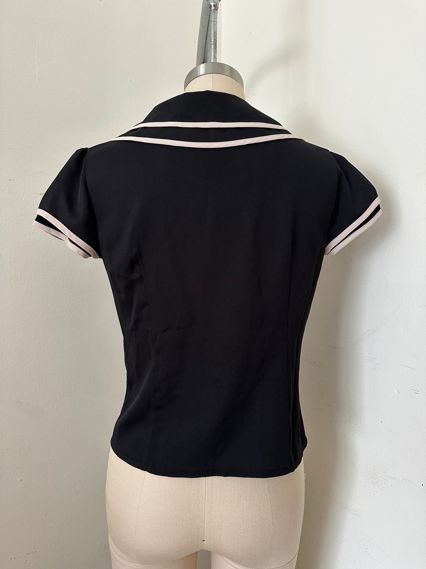 Anne Top Noir