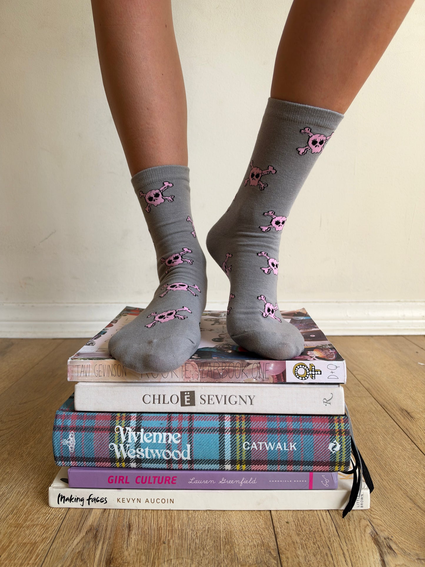 Betsey Skull Socks Grey