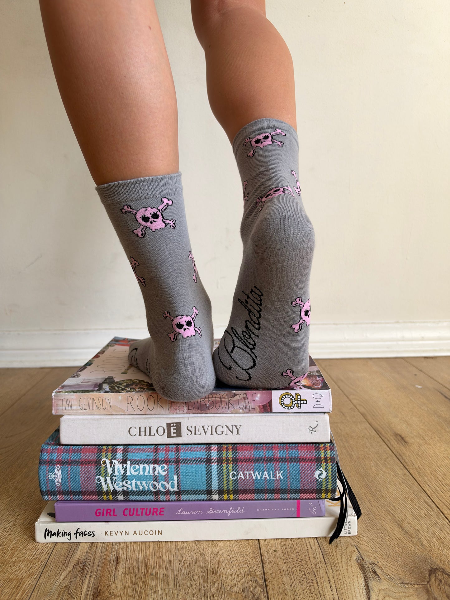 Betsey Skull Socks Grey