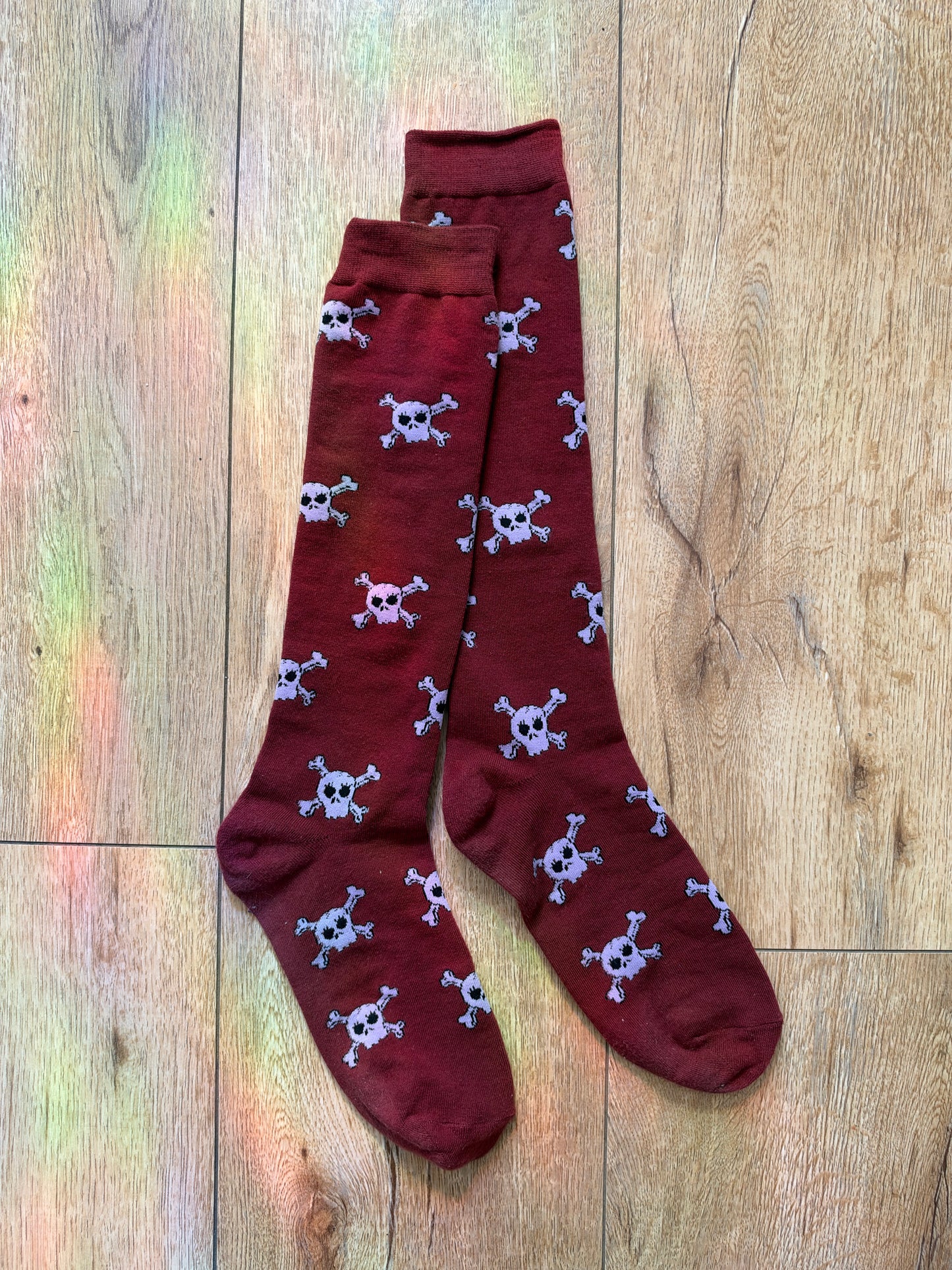Betsey Skull Knee Socks Maroon