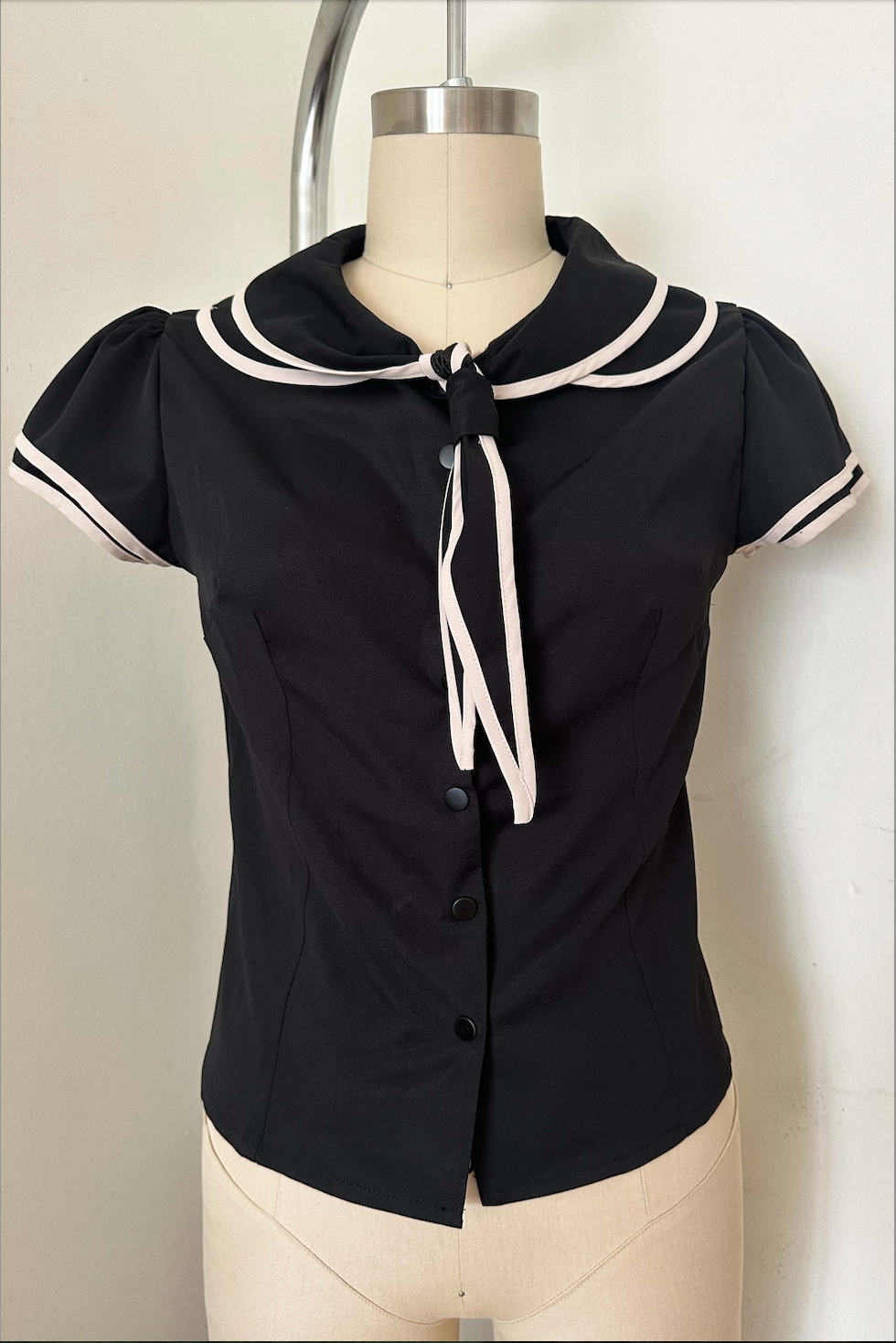 Anne Top Noir