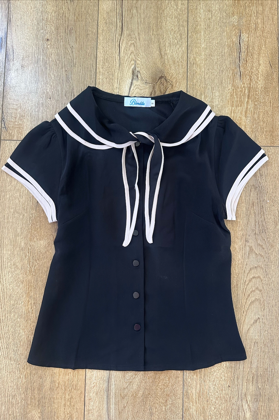 Anne Top Noir